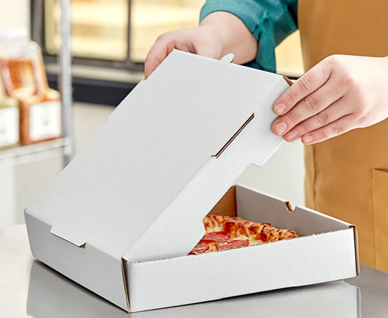 Das Material der individuell gestalteten Pizzaschachtel.